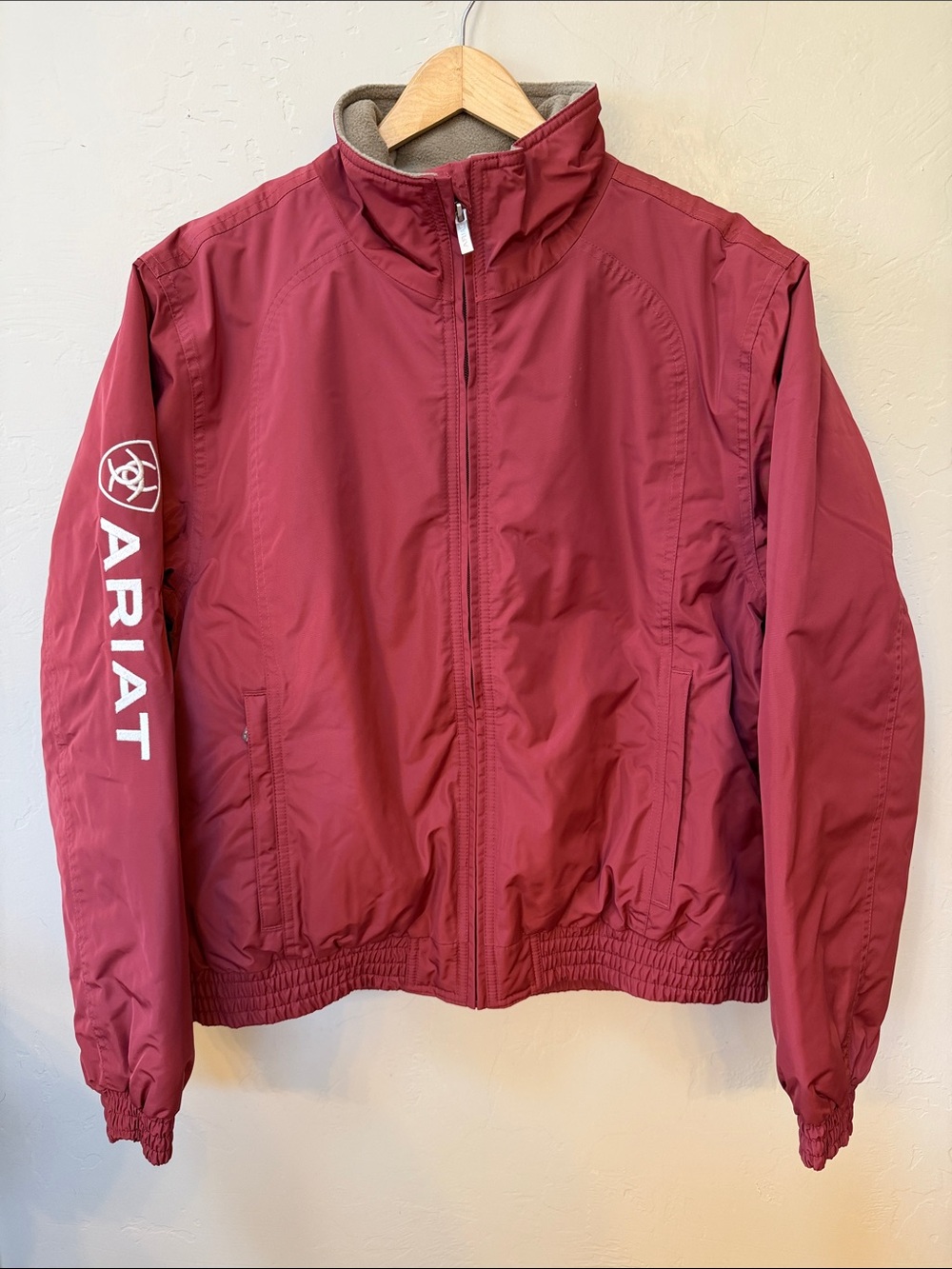 Ariat Jacket Womens Sz L Maroon Stable Insulated Ski Bomber Riding Western Logo